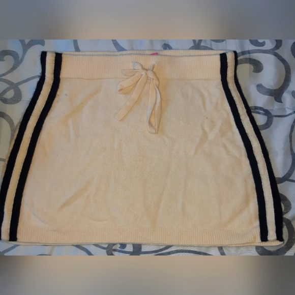 (S)⭐️Juicy Couture⭐️ Rare Cream Color 💯 Cashmere Mini Skirt Waist 13.5" - Picture 3 of 7